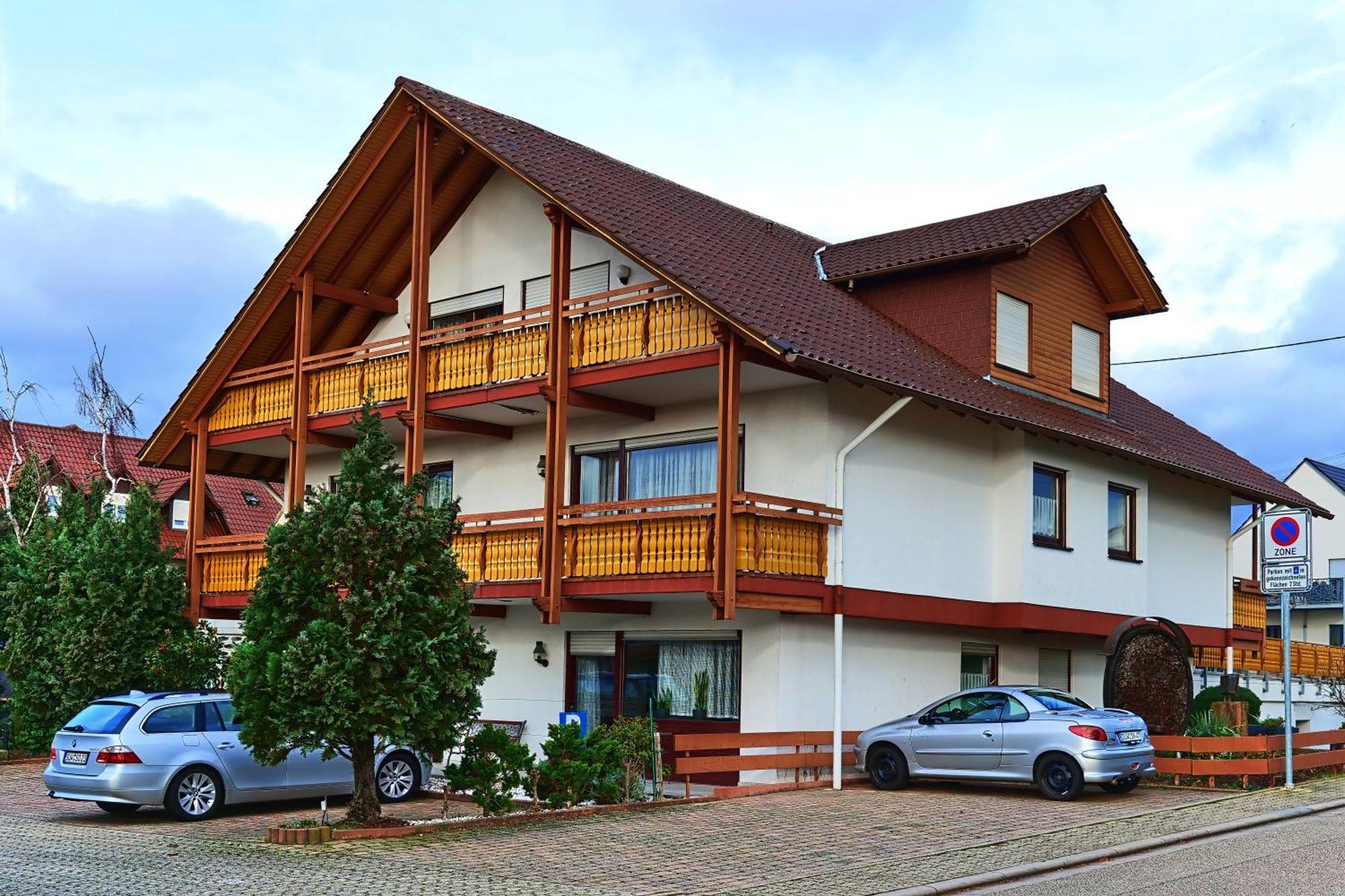 Hotel Garni Sebastian Kirrweiler  ภายนอก รูปภาพ