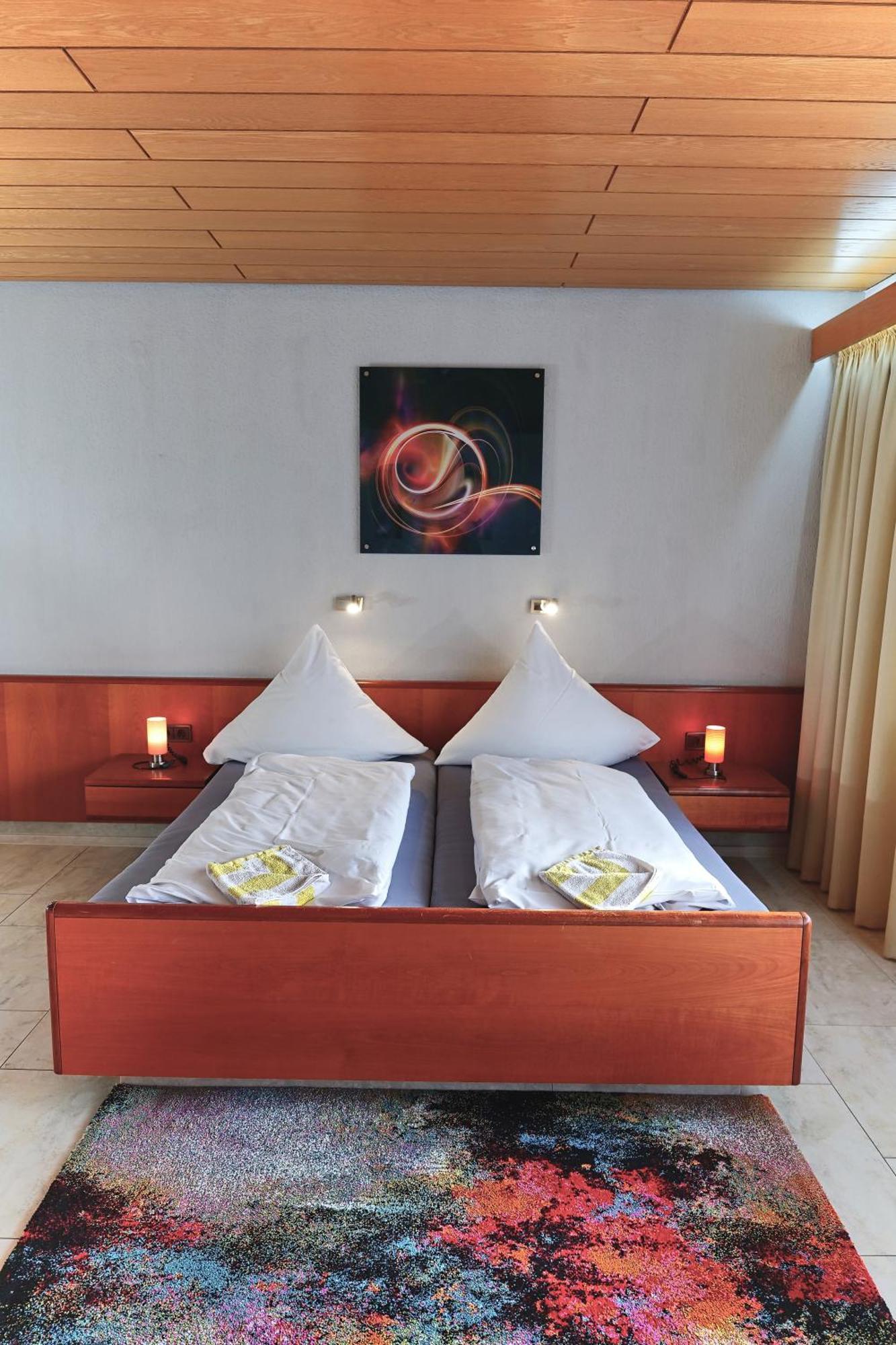 Hotel Garni Sebastian Kirrweiler  ภายนอก รูปภาพ