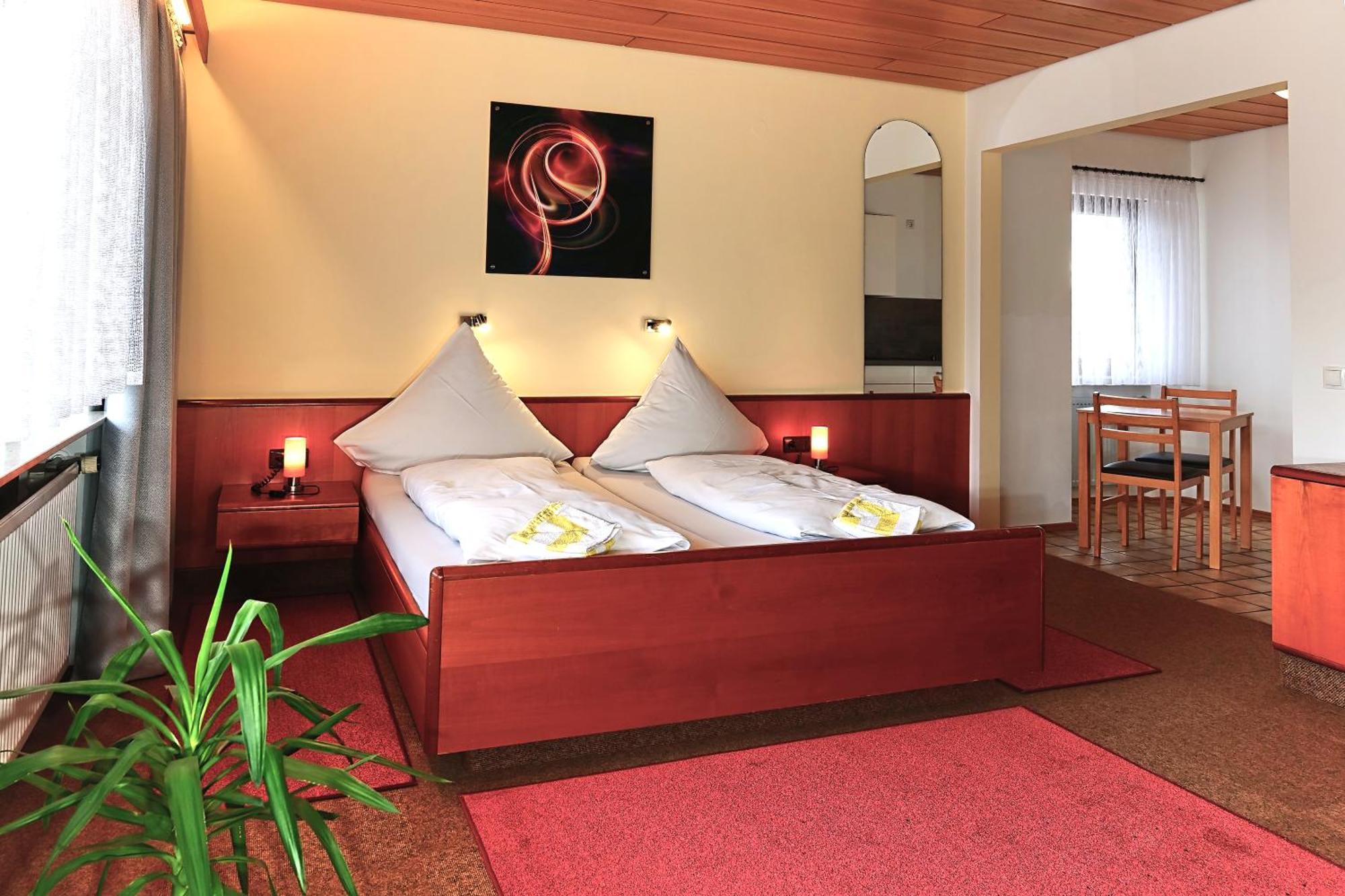 Hotel Garni Sebastian Kirrweiler  ภายนอก รูปภาพ