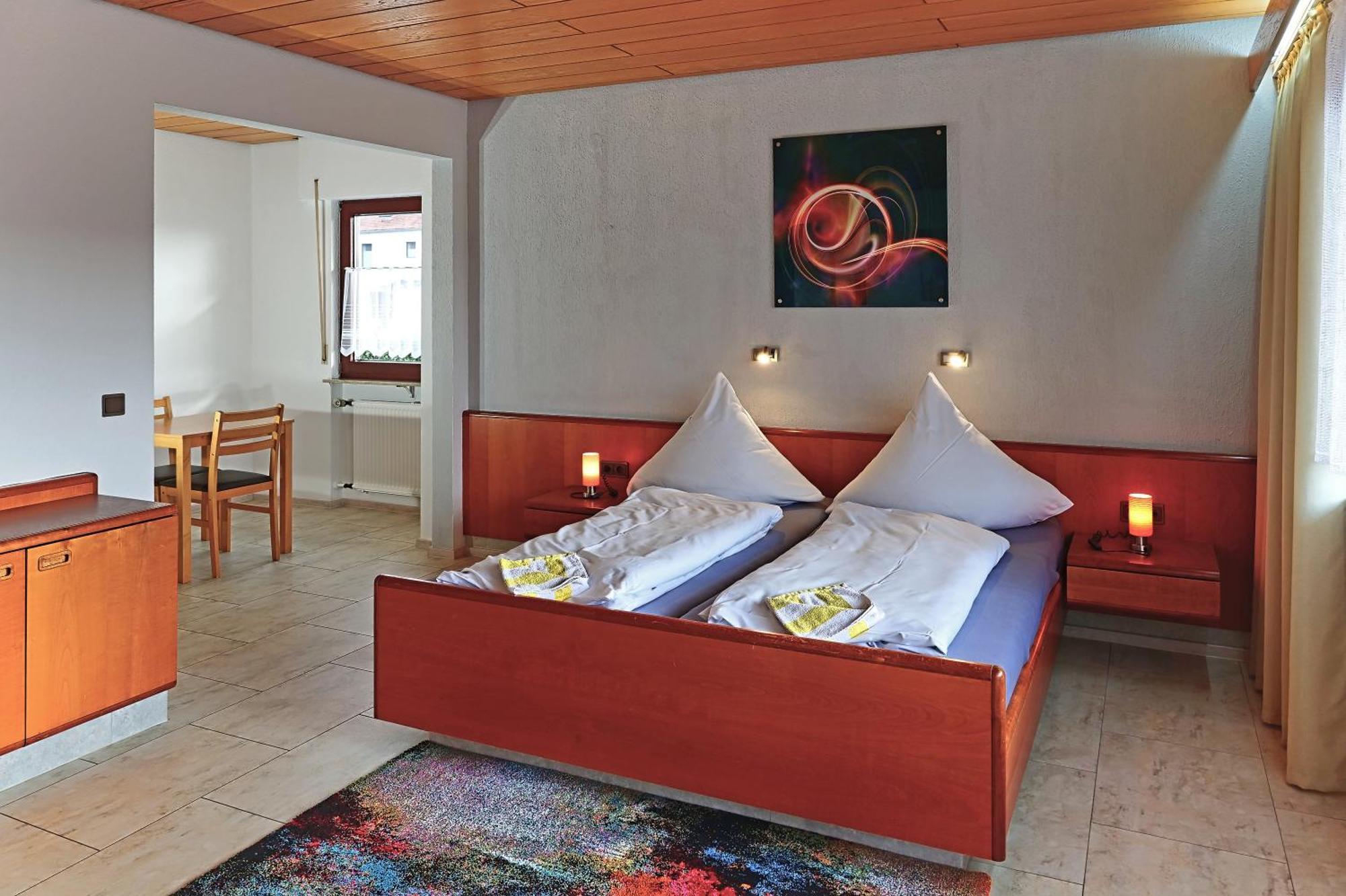 Hotel Garni Sebastian Kirrweiler  ภายนอก รูปภาพ