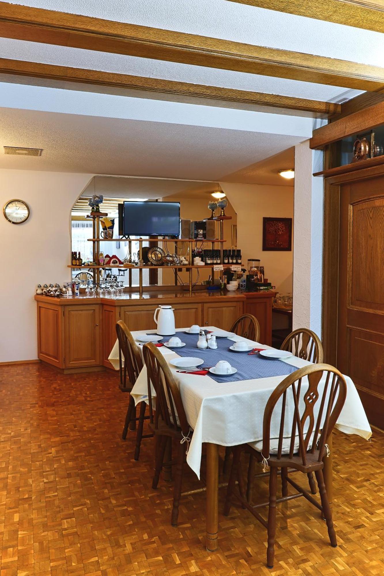 Hotel Garni Sebastian Kirrweiler  ภายนอก รูปภาพ