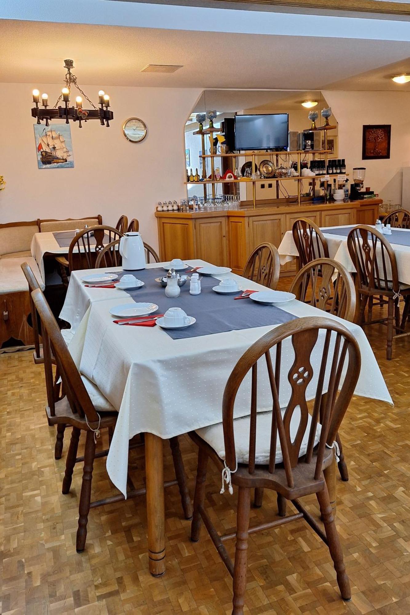 Hotel Garni Sebastian Kirrweiler  ภายนอก รูปภาพ